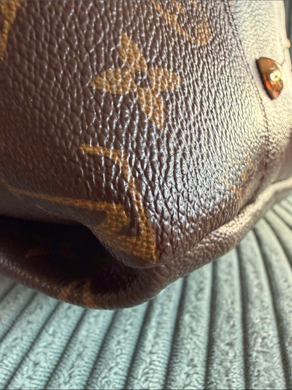 Louis Vuitton Monogram Artsy View 3